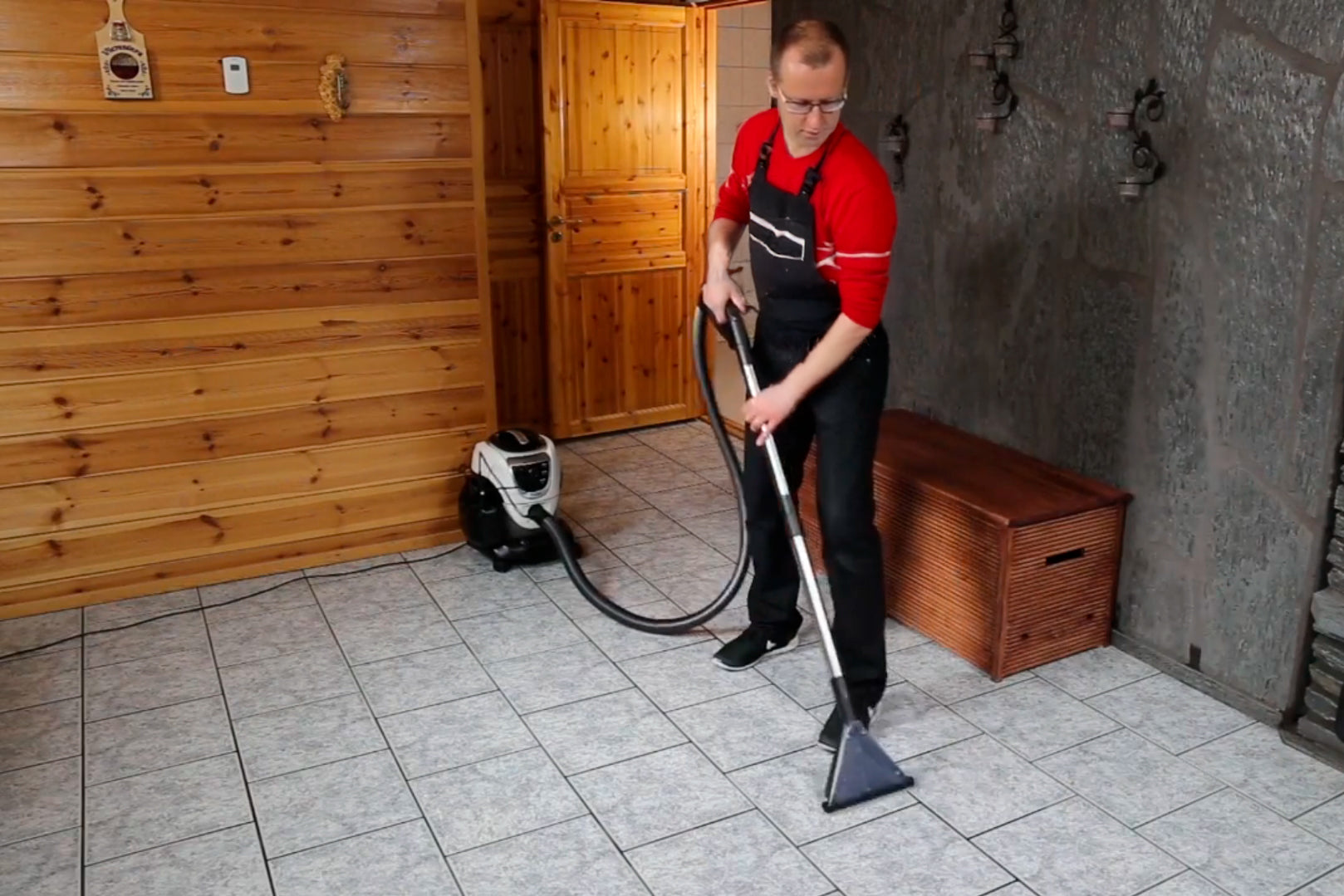 remonttisiivous PRO AQUA vesi polynimurilla ja painehuuhtelulla